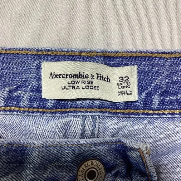 Abercrombie & Fitch Low-Rise Ultra Loose Light Blue Denim Jeans - Picture 5 of 13